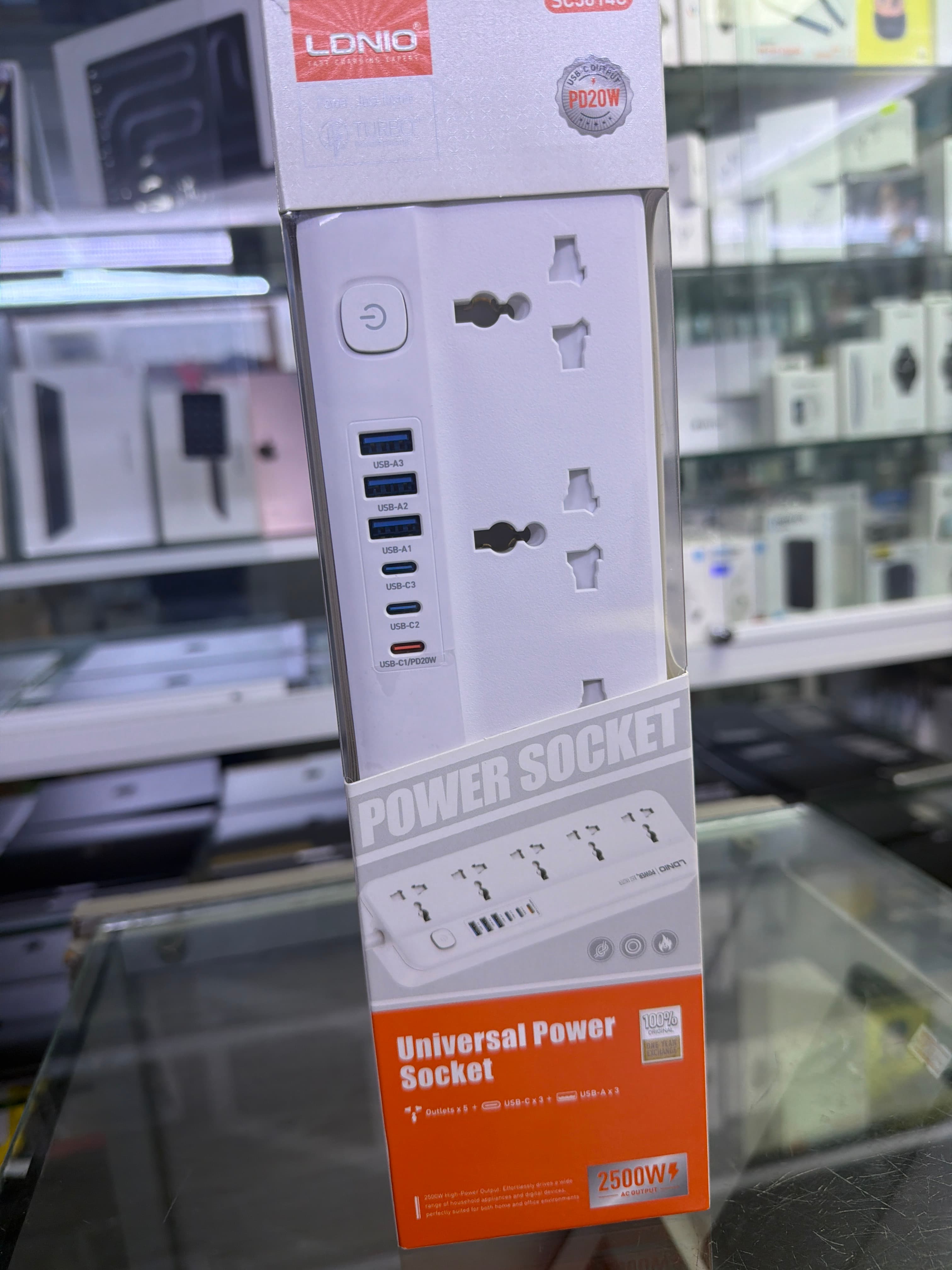 Universal power socket